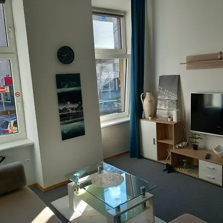 Gutbau Com, Whole Apartment 4U, Self-Check-In, Top-Location, Underground & Shops Under Window, 3-5Min Walking To Swimming & Footbal Stadion, Wake-Up In Sunshine Vienna Exterior photo