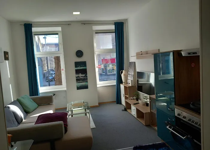 Gutbau Com, Whole Apartment 4U, Self-Check-In, Top-Location, Underground & Shops Under Window, 3-5Min Walking To Swimming & Footbal Stadion, Wake-Up In Sunshine