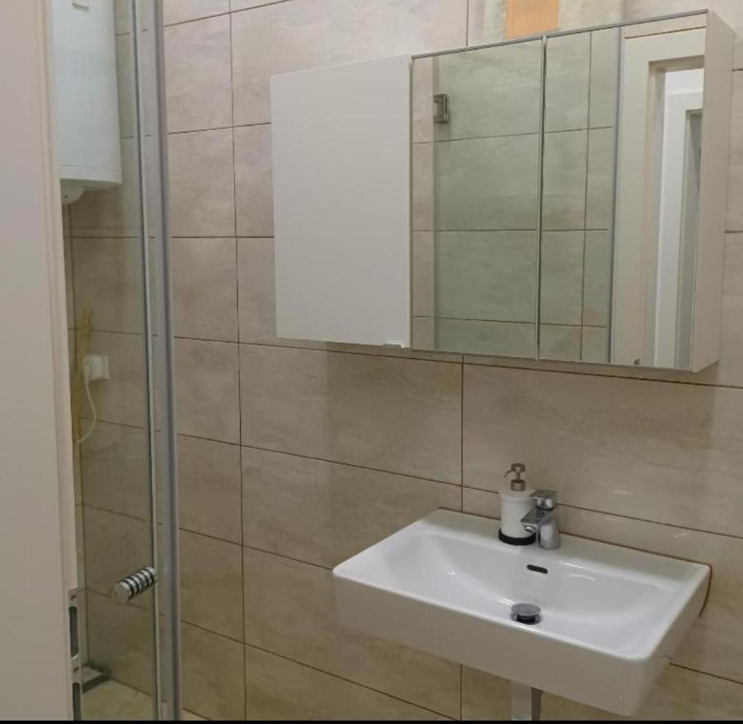 Gutbau Com, Whole 4u, Self-check-in, Top-location, Underground & Shops Under Window, 3-5min Walking To Swimming & Footbal Stadion, Wake-up In Sunshine