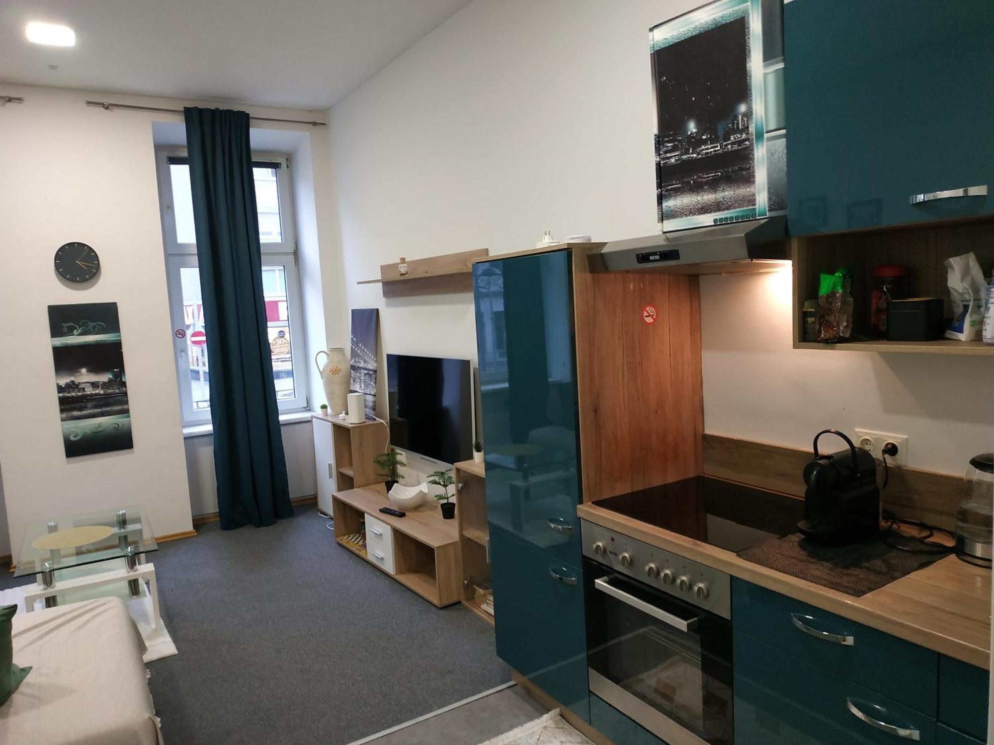 Apartment Gutbau Com, Whole 4u, Self-check-in, Top-location, Underground & Shops Under Window, 3-5min Walking To Swimming & Footbal Stadion, Wake-up In Sunshine