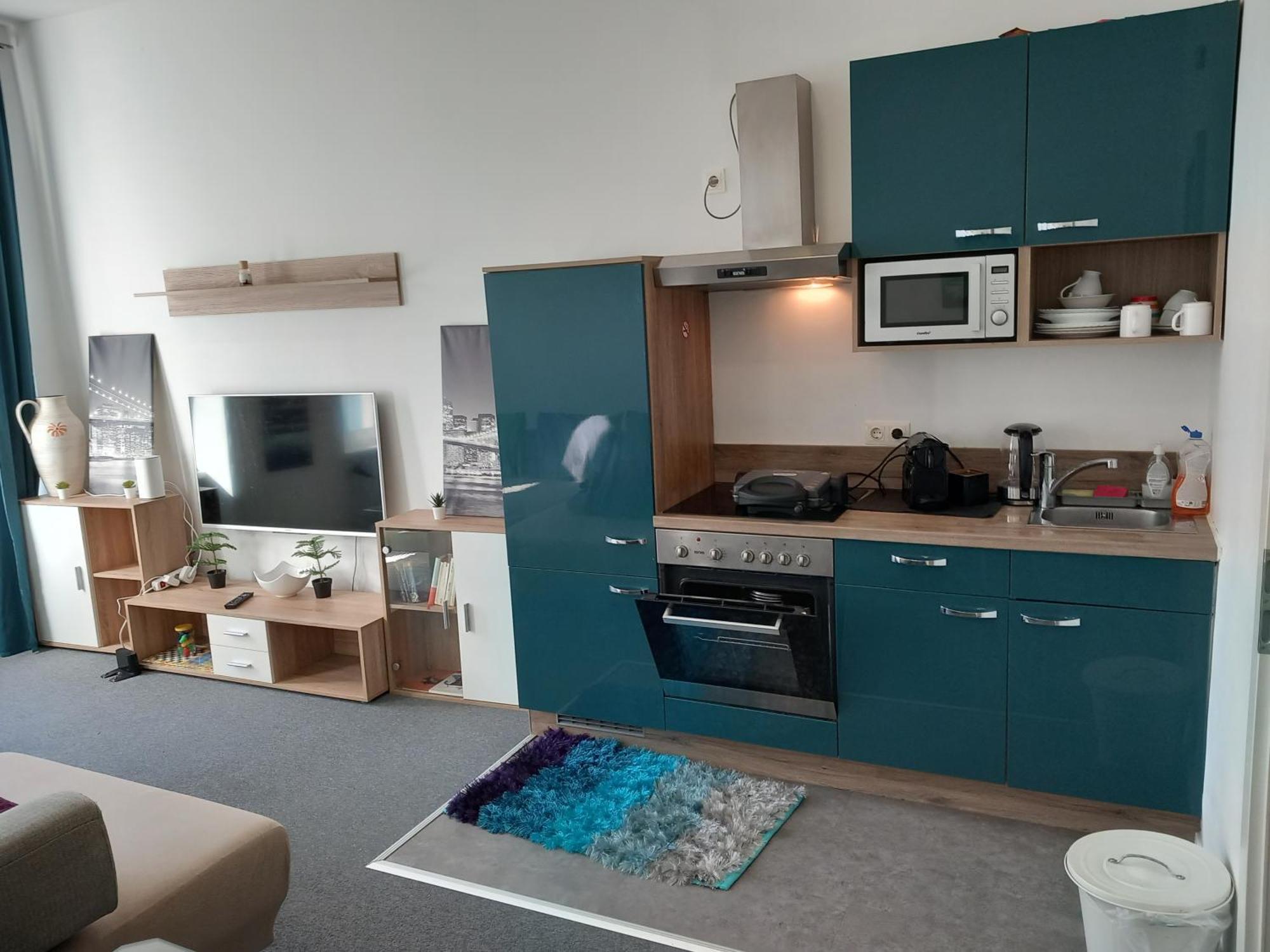 Gutbau Com, Whole 4u, Self-check-in, Top-location, Underground & Shops Under Window, 3-5min Walking To Swimming & Footbal Stadion, Wake-up In Sunshine